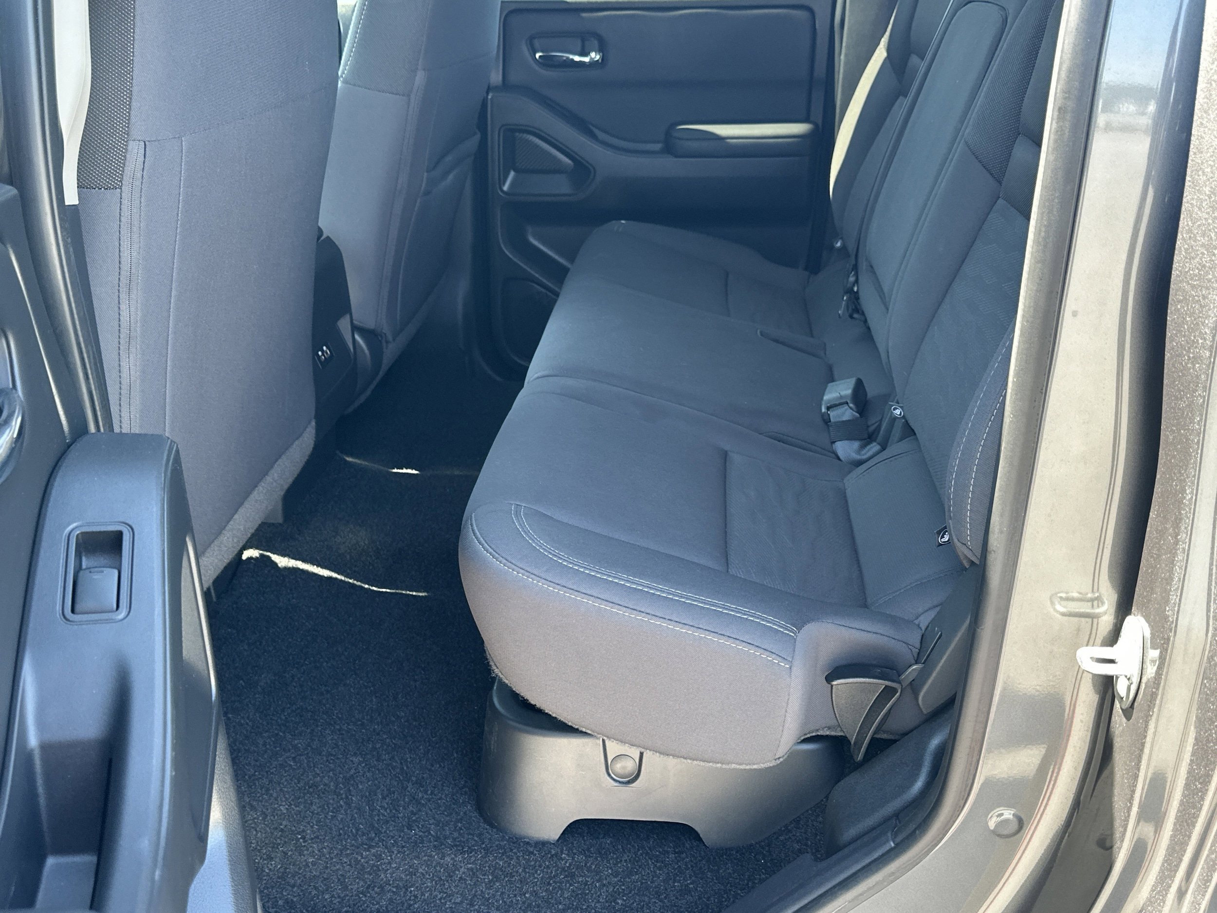 Used 2023 Nissan Frontier SV image 17