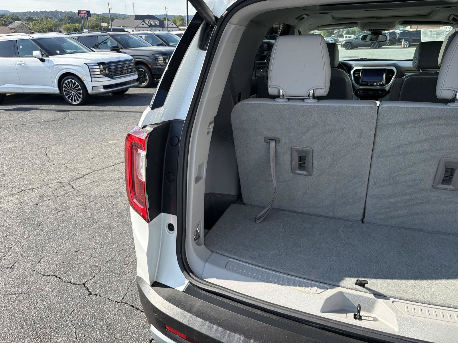 Used 2021 GMC Acadia SLT w/ Premium Package FWD image 14