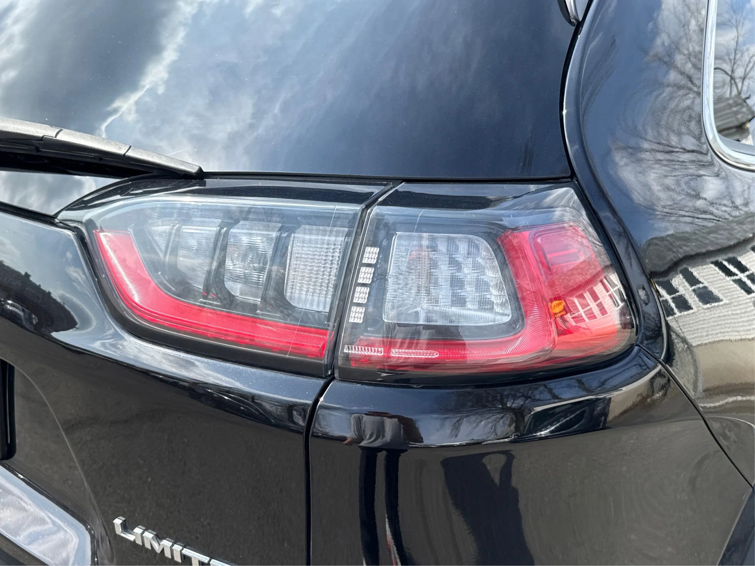 Used 2022 Jeep Cherokee Limited image 28