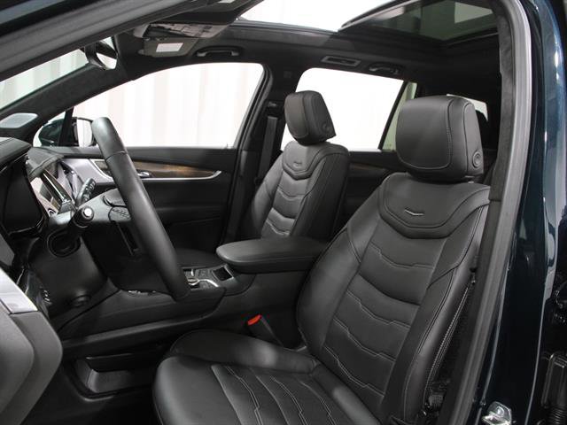 Certified 2025 Cadillac XT6 Premium Luxury w/ Platinum Package image 5