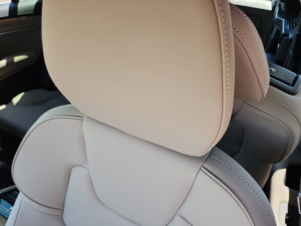 New 2026 Volvo XC90 T8 Plus w/ Protection Package Premier AWD/4WD image 6