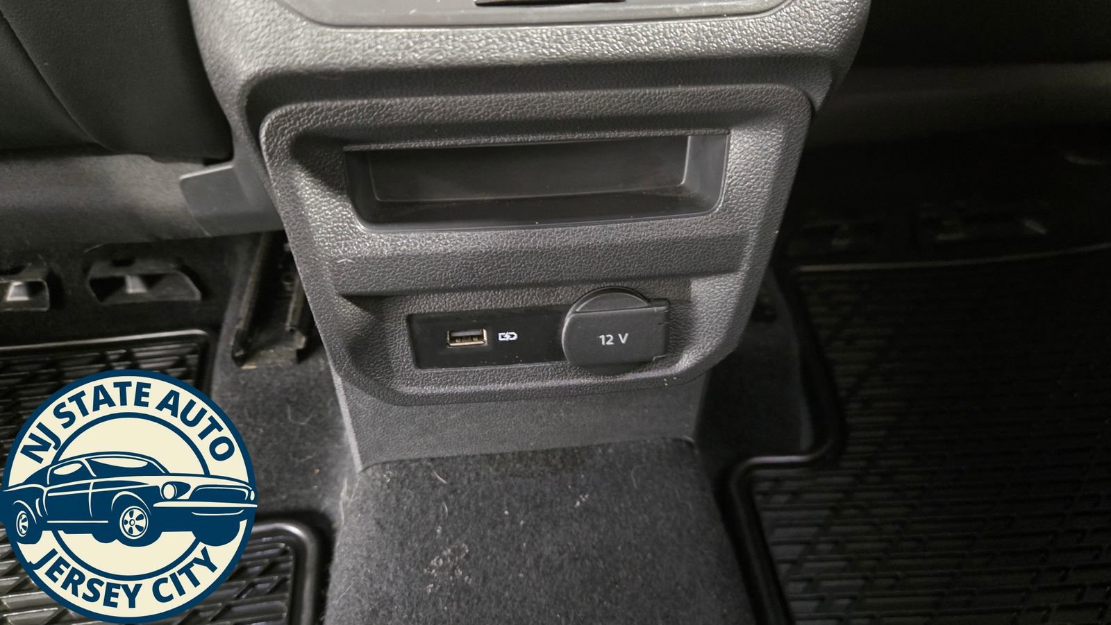 Used 2018 Volkswagen Tiguan SEL Premium image 30