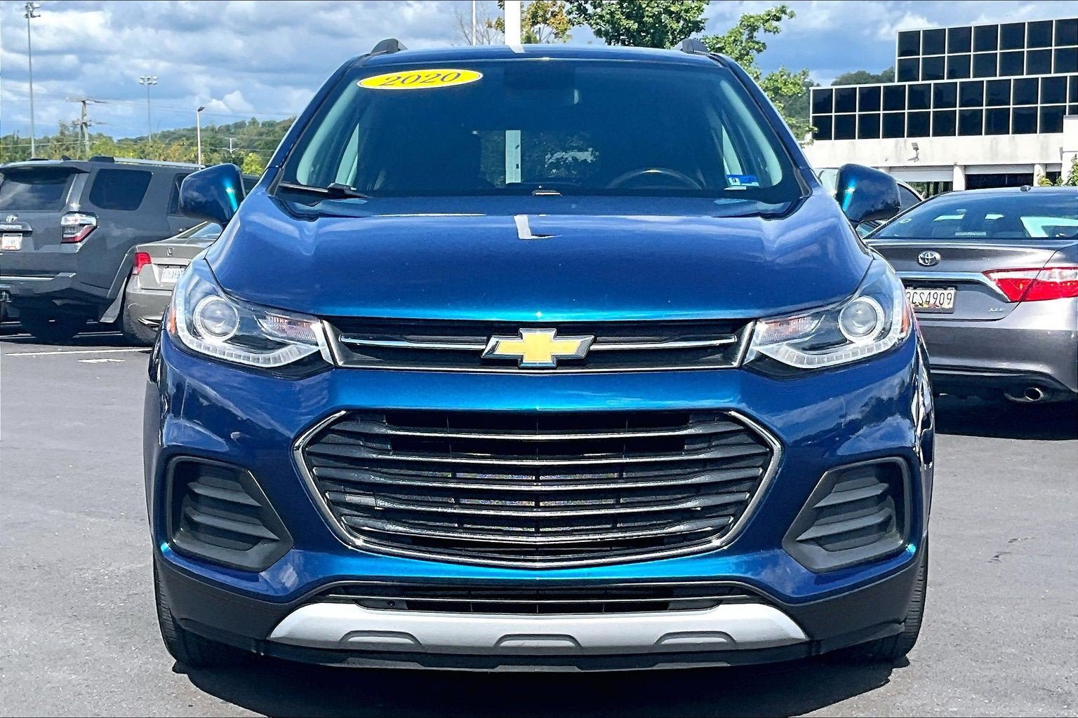 Used 2020 Chevrolet Trax LT w/ LT Convenience Package FWD image 3