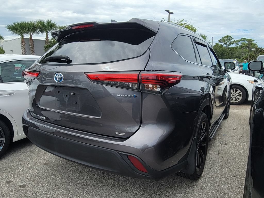 Certified 2022 Toyota Highlander XLE FWD image 5