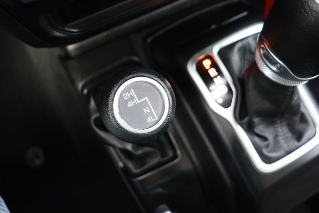 Used 2023 Jeep Gladiator Willys image 17