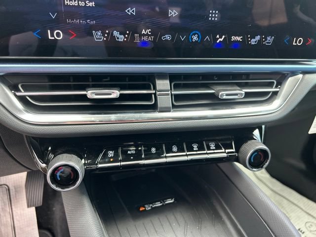 New 2026 Chevrolet Equinox EV LT w/ Convenience Package II AWD/4WD image 25