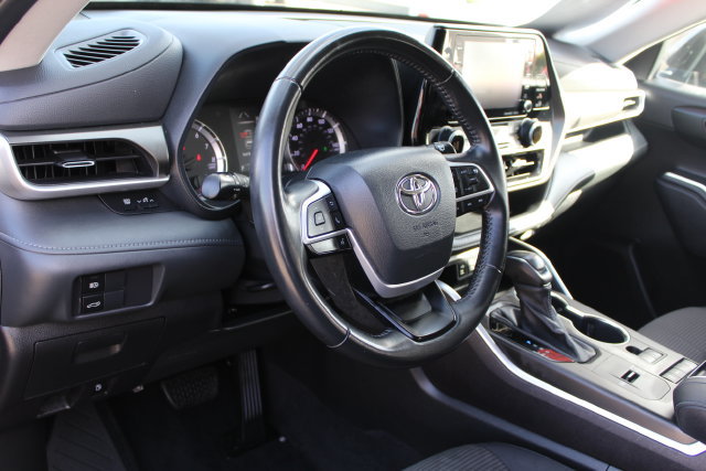 Used 2022 Toyota Highlander LE FWD image 54