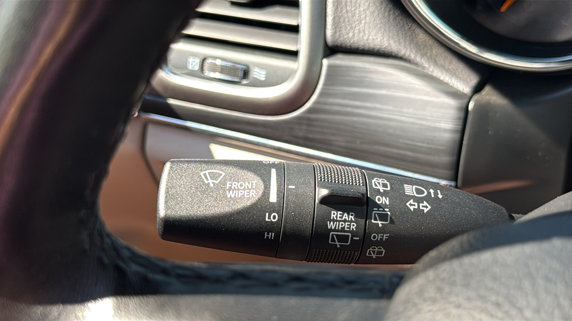 Used 2020 Jeep Grand Cherokee Limited w/ Luxury Group II AWD/4WD image 15