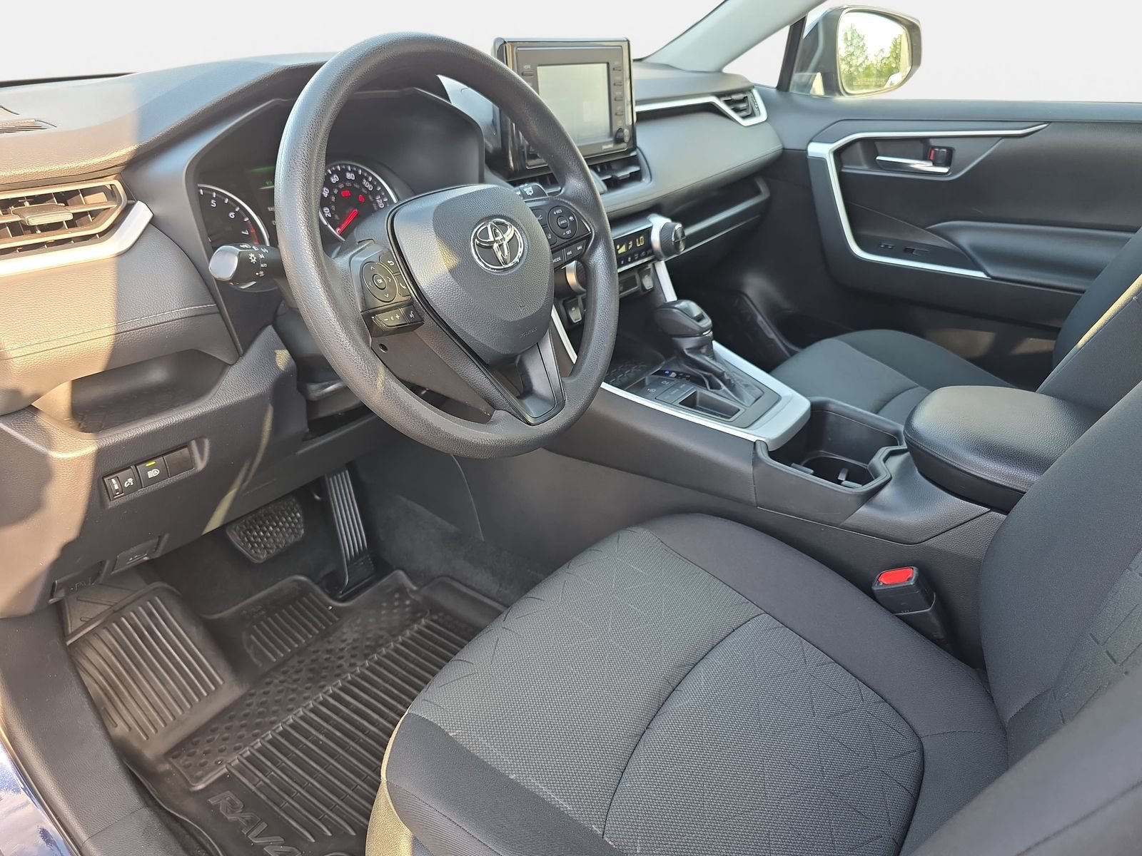 Used 2022 Toyota RAV4 XLE FWD image 15