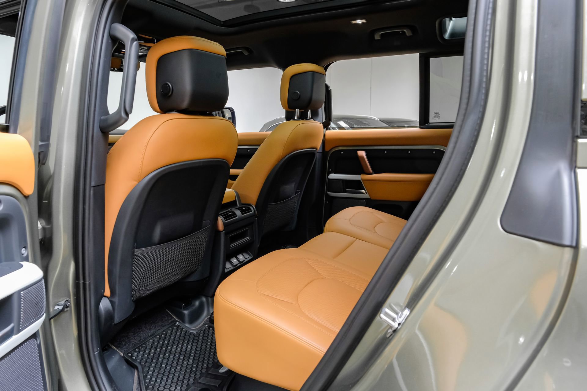 Used 2023 Land Rover Defender 110 SE AWD/4WD image 41