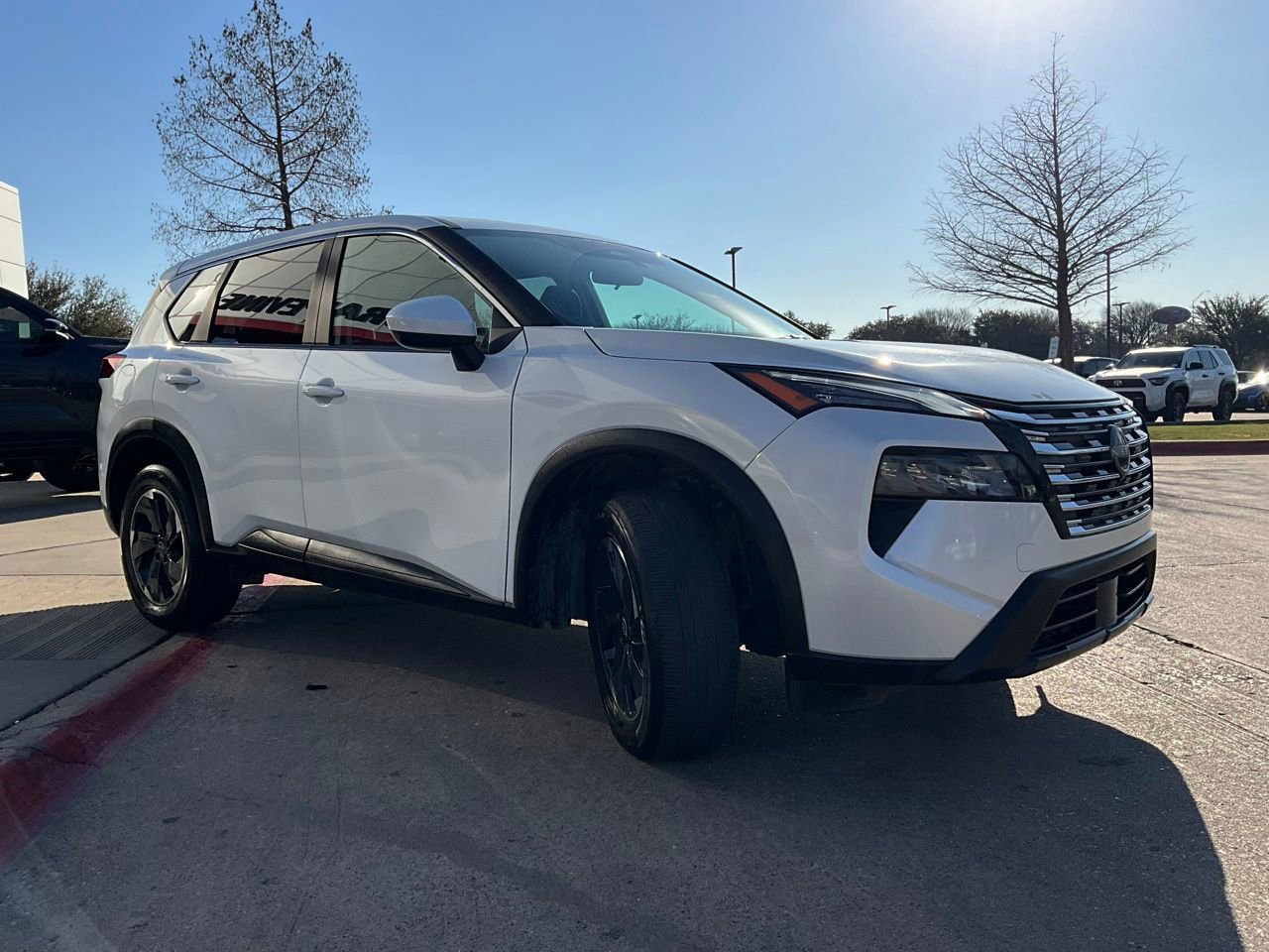 Used 2025 Nissan Rogue SV image 4