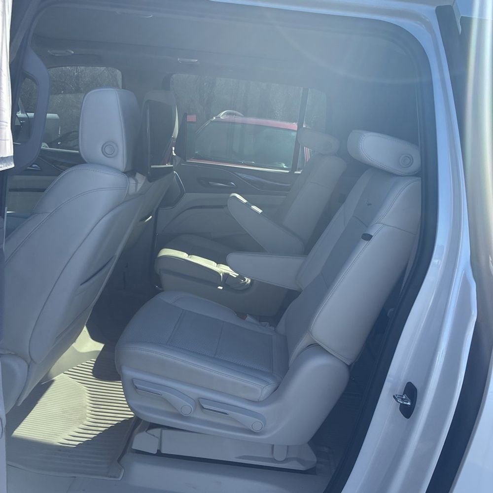 Used 2024 Cadillac Escalade ESV Sport Platinum w/ LPO, ONYX Package image 16