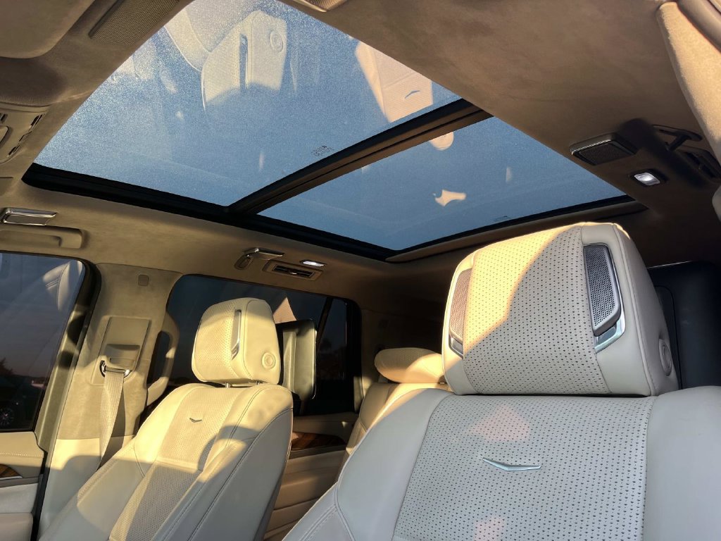 Used 2022 Cadillac Escalade Premium Luxury Platinum AWD/4WD image 36