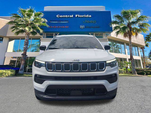 Certified 2023 Jeep Compass Latitude w/ Sun and Sound Group AWD/4WD image 3