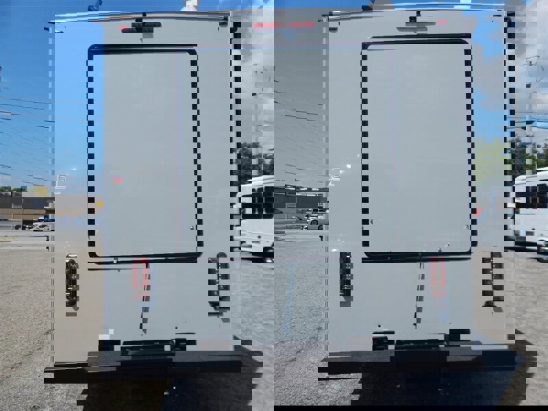 Used 2022 Ford E-450 and Econoline 450 Super Duty w/ Motorhome Prep Package image 4