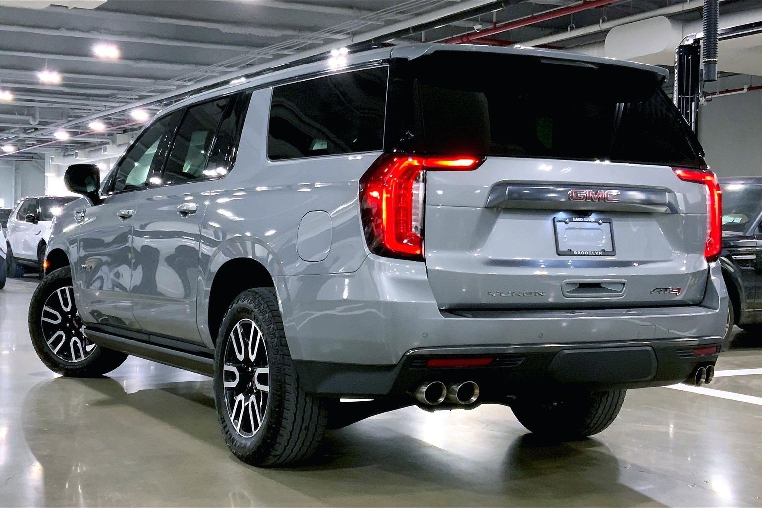 Used 2023 GMC Yukon XL AT4 image 11