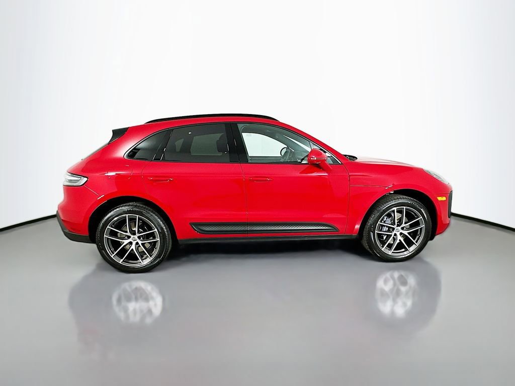 Certified 2025 Porsche Macan image 8