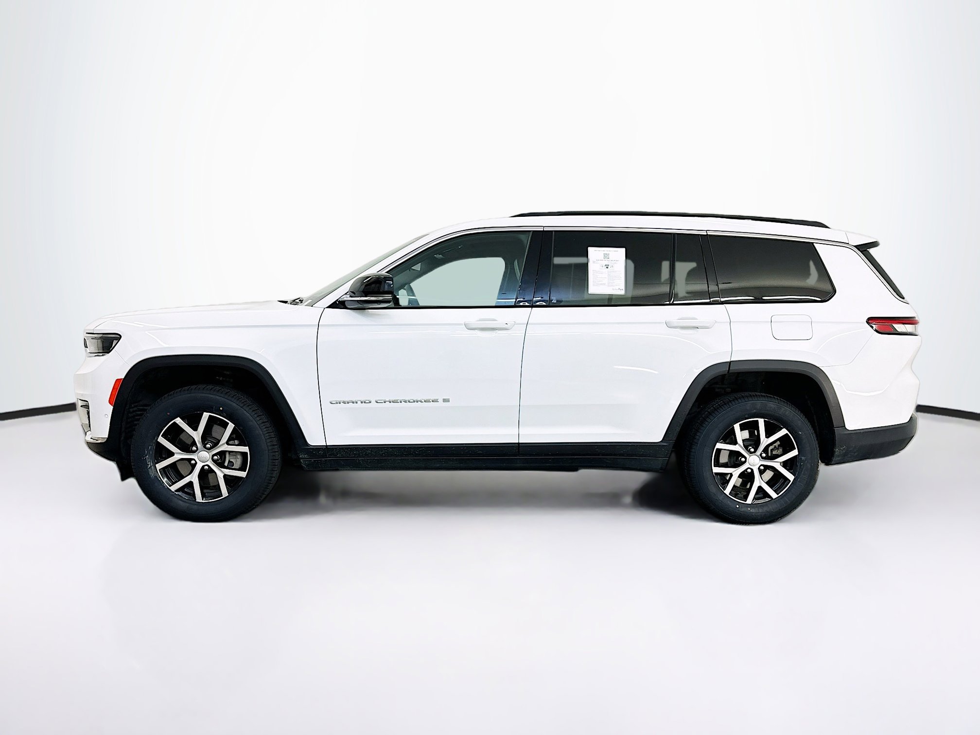 Used 2024 Jeep Grand Cherokee L Limited w/ Luxury Tech Group II image 4