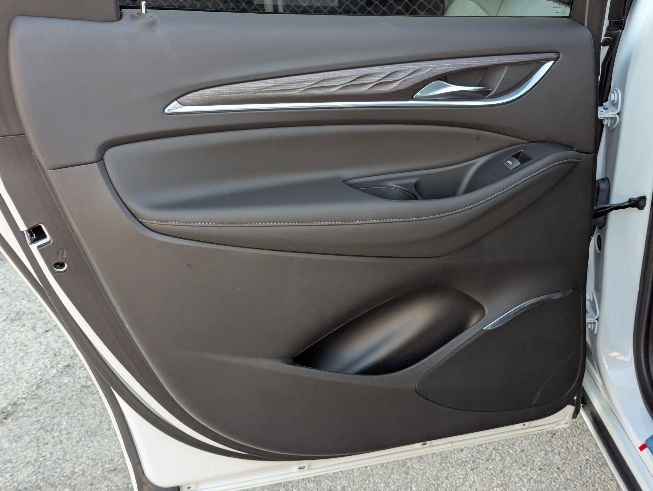 Used 2024 Buick Enclave Avenir w/ Avenir Technology Package image 16