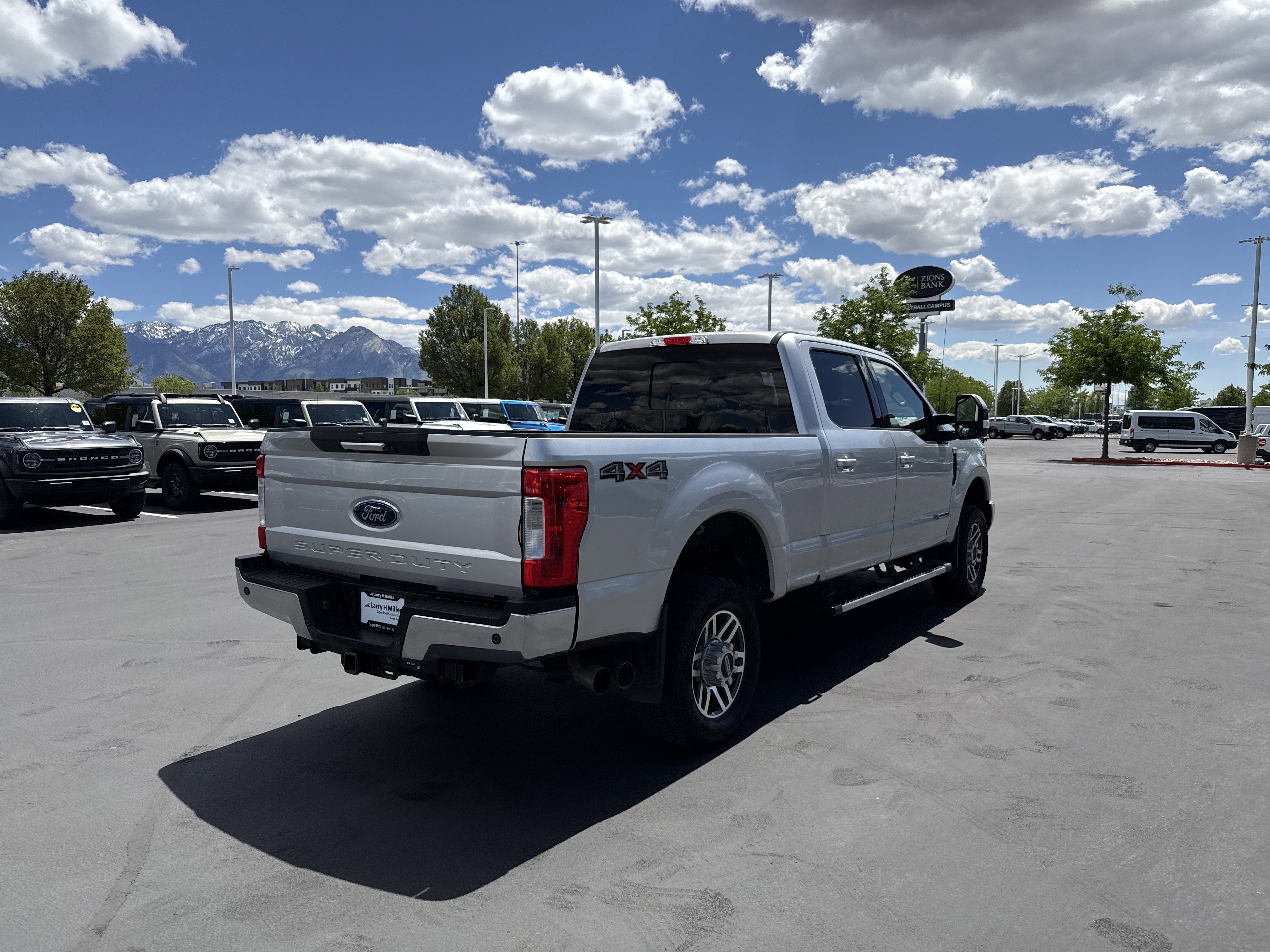 Used 2019 Ford F350 Lariat w/ Camper Package AWD/4WD image 6