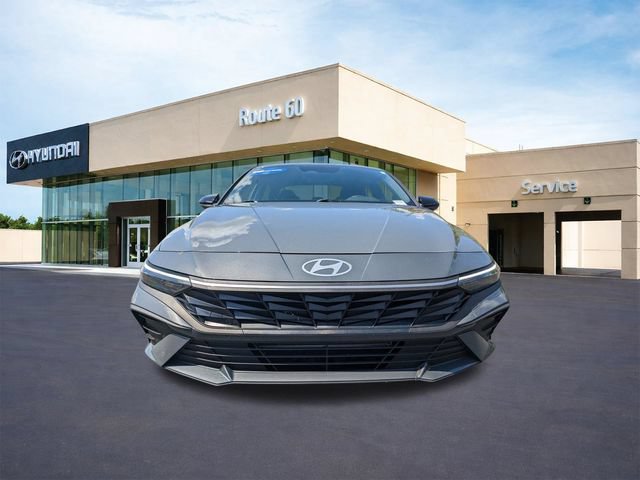 Used 2025 Hyundai Elantra Sport FWD image 9