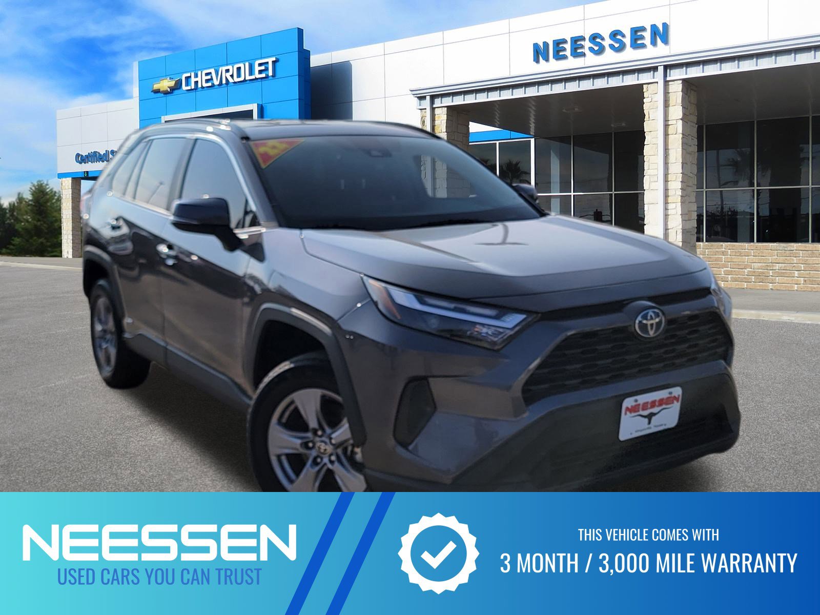 Used 2022 Toyota RAV4 XLE image 1