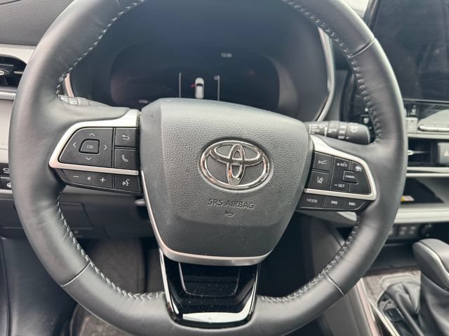 Used 2025 Toyota Highlander Platinum AWD/4WD image 49