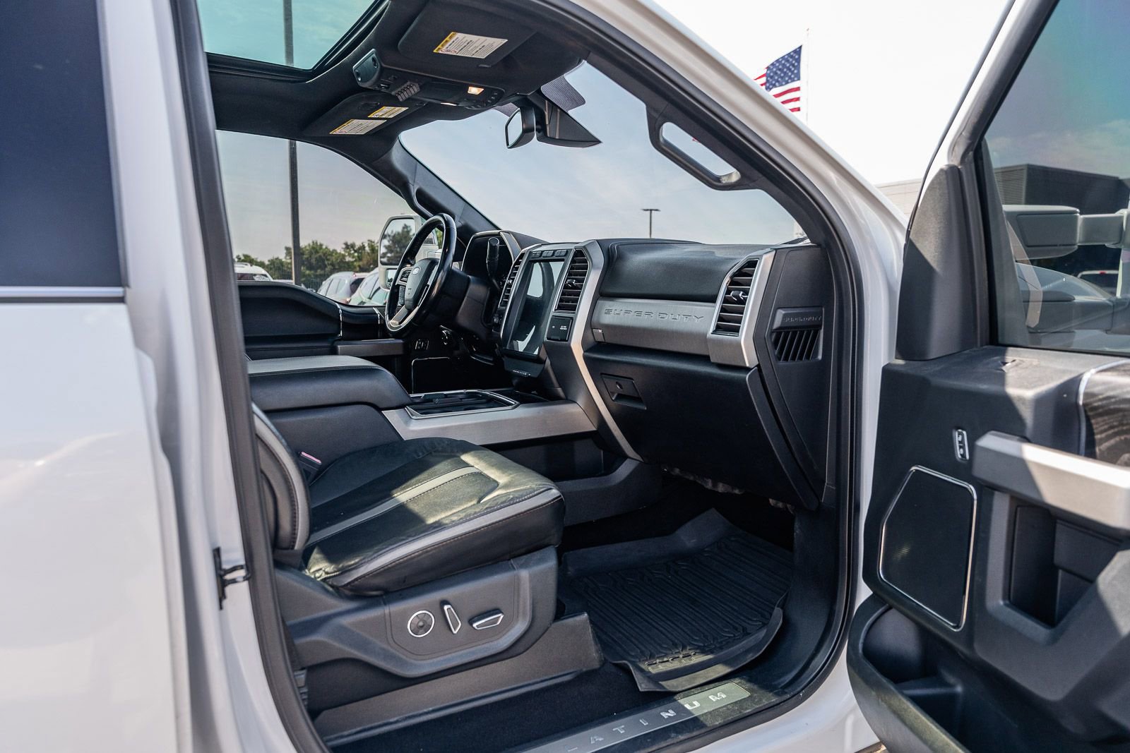 Used 2019 Ford F250 Platinum w/ Platinum Ultimate Package AWD/4WD image 12