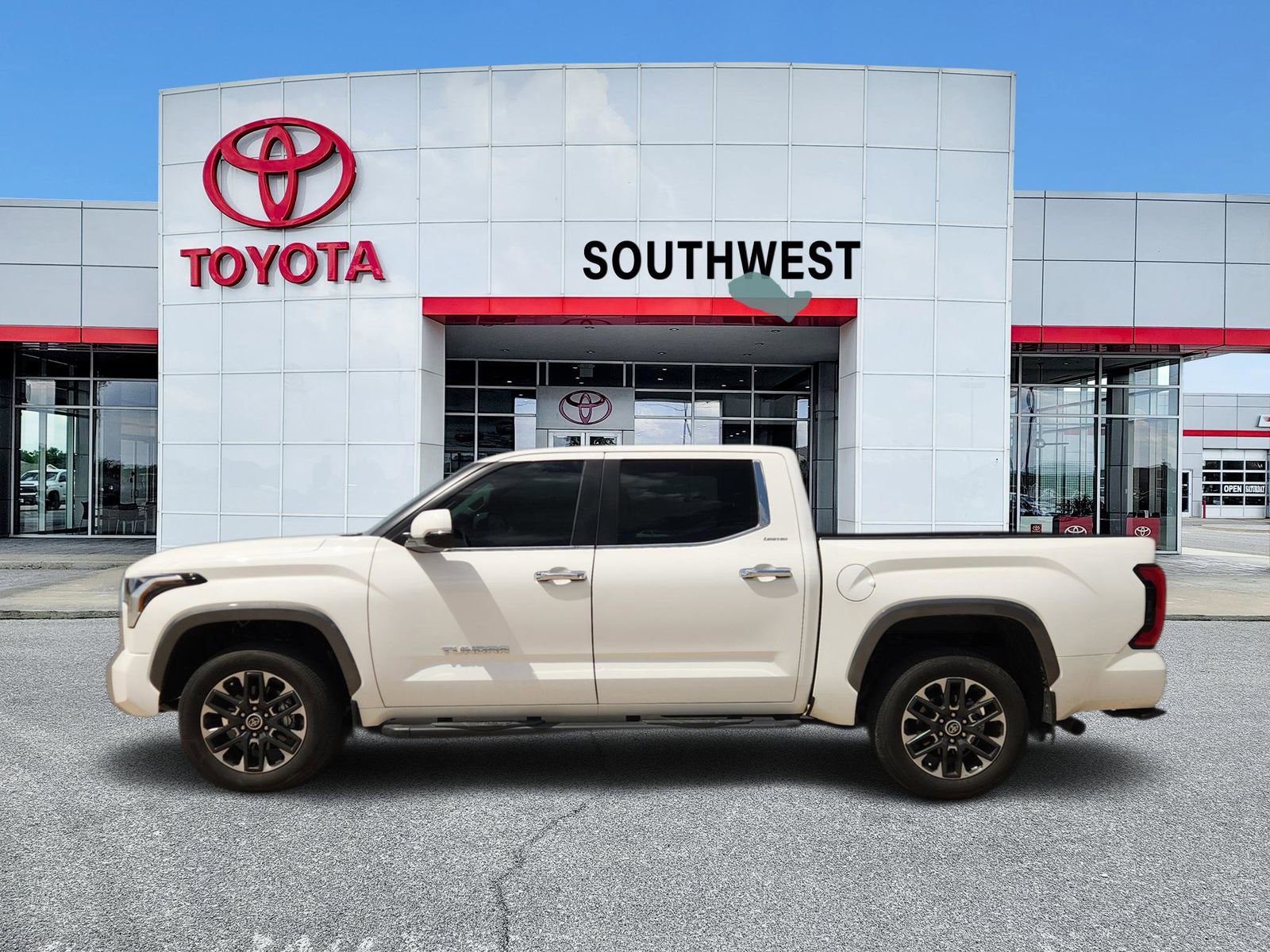 Used 2024 Toyota Tundra Limited w/ Power Package image 3
