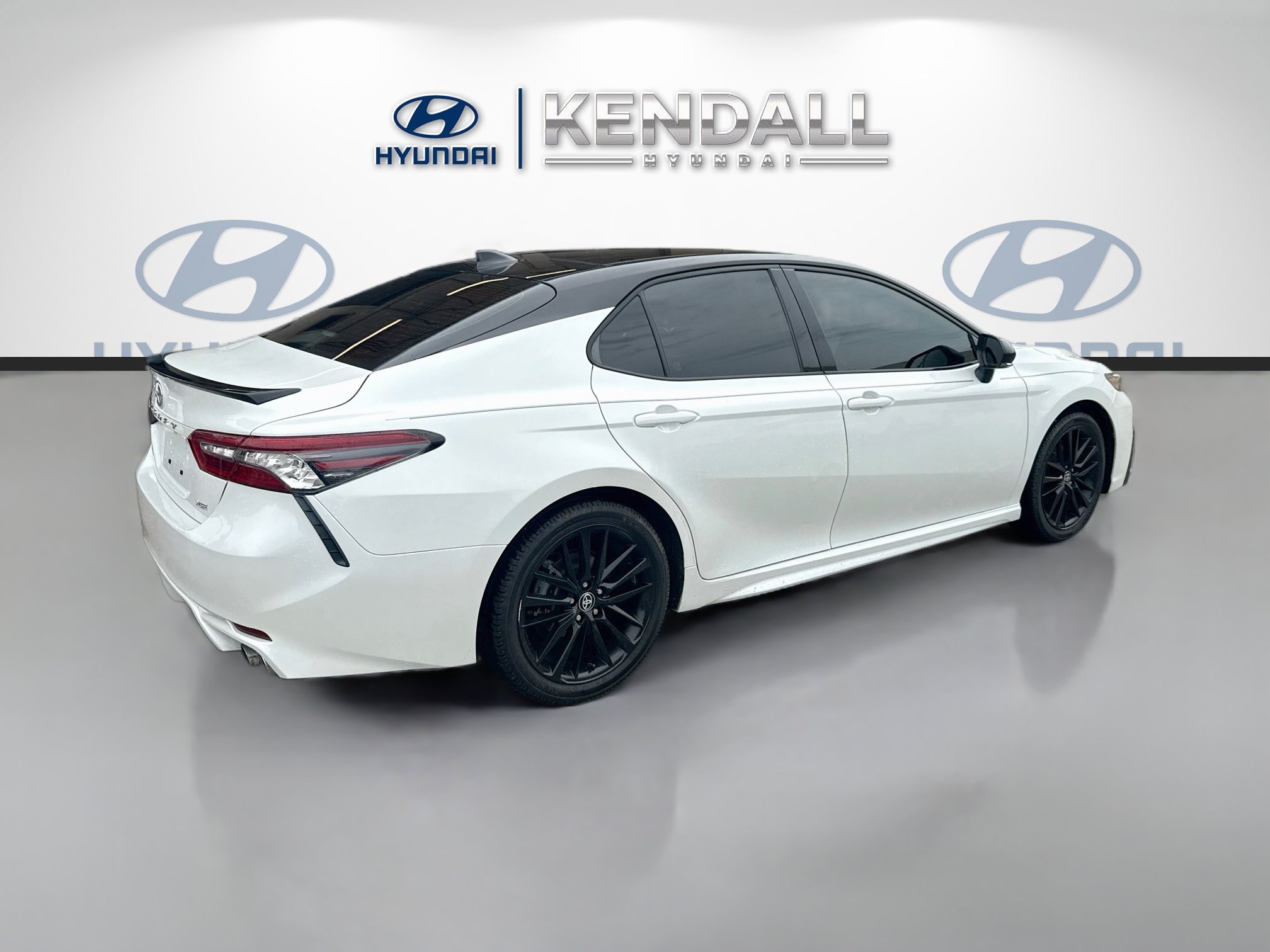 Used 2022 Toyota Camry XSE FWD image 6