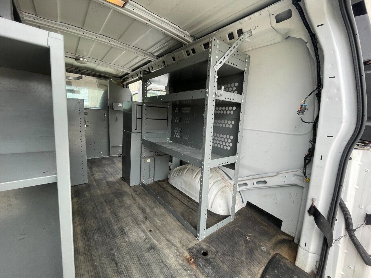 Used 2015 Chevrolet Express 2500 image 21