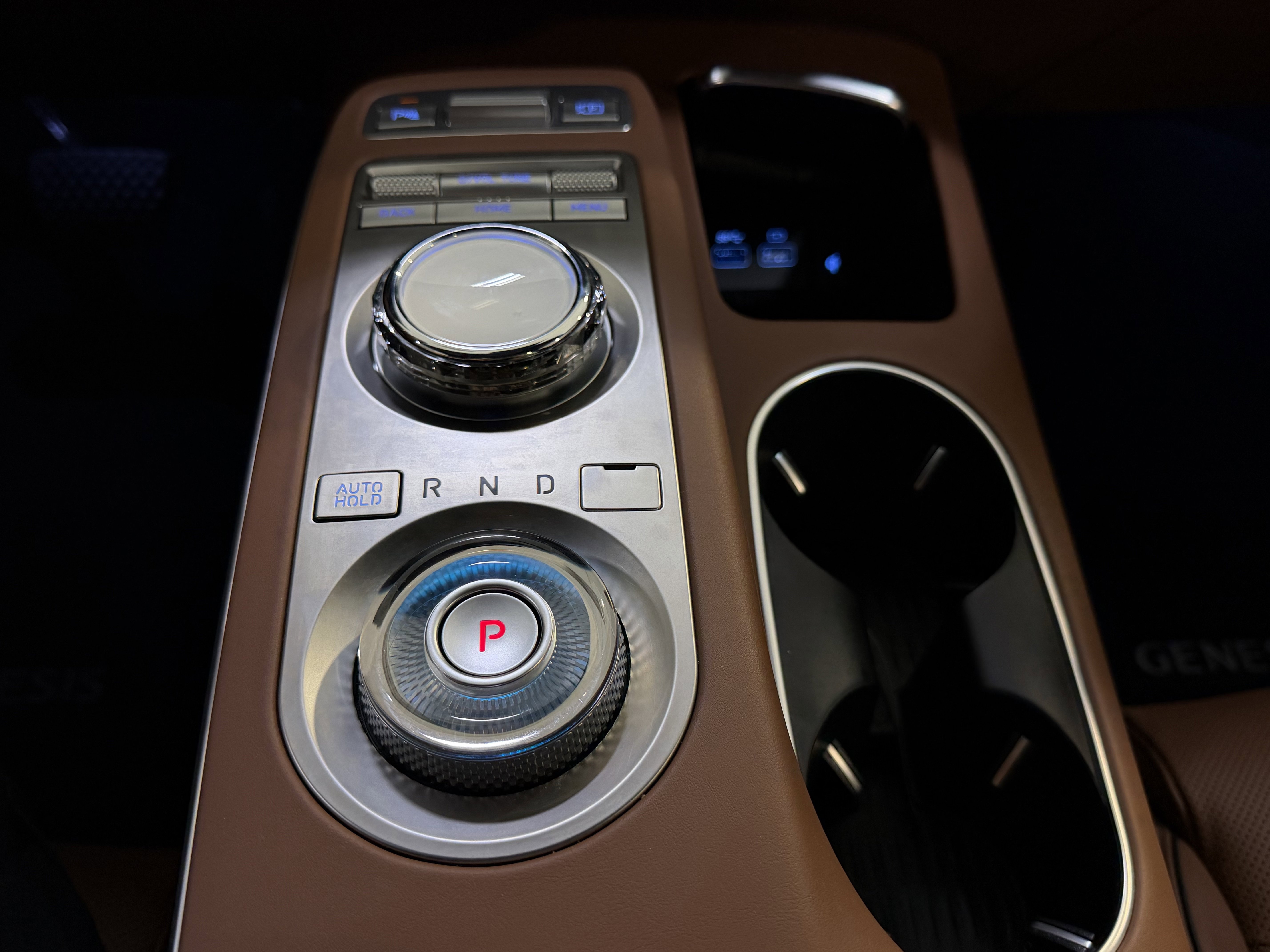 Used 2025 Genesis GV70 2.5T w/ Advanced Package AWD/4WD image 17