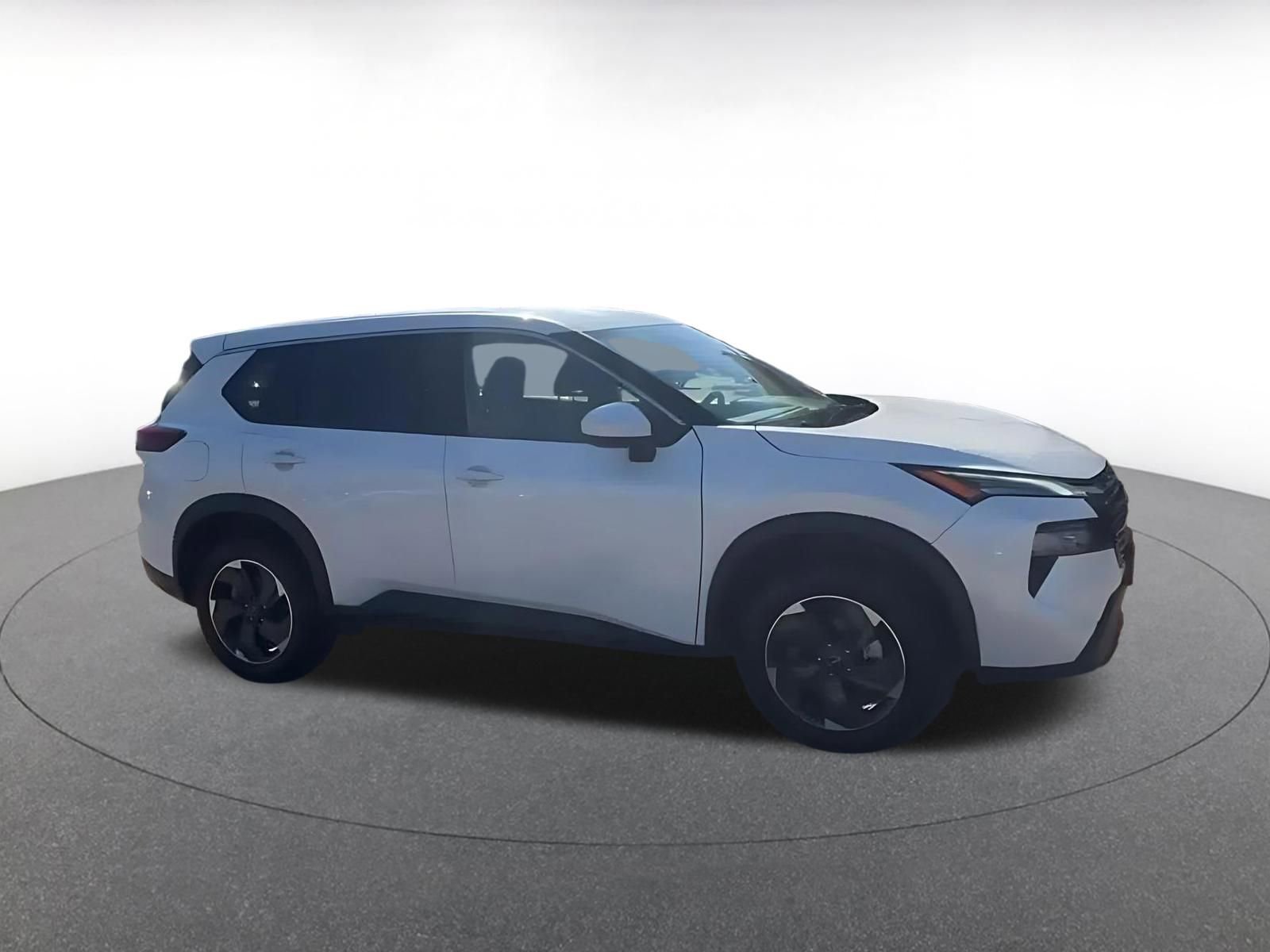 Used 2025 Nissan Rogue SV AWD/4WD image 2