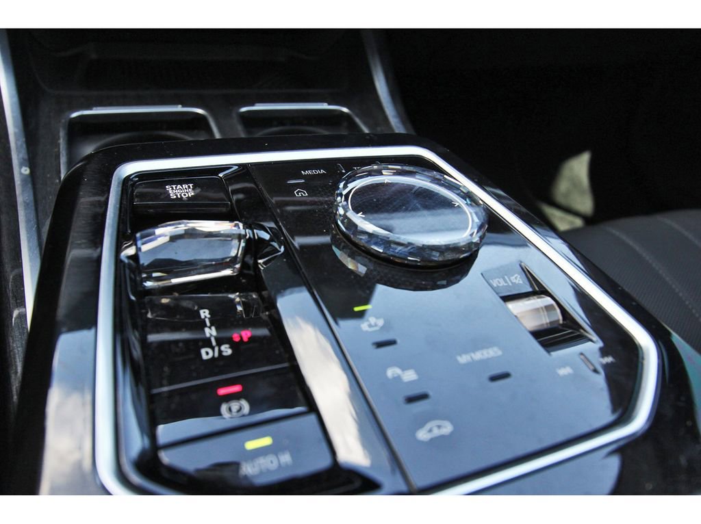 Used 2025 BMW 740i image 25