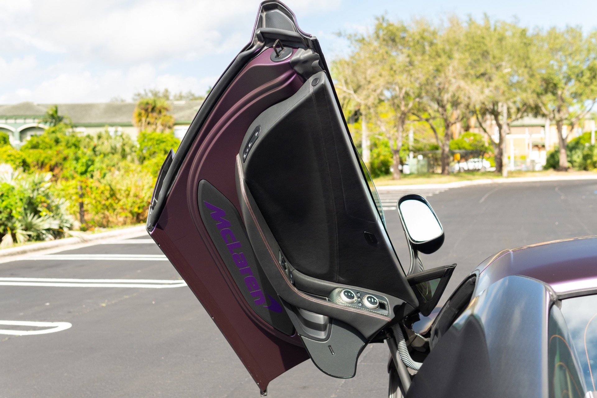 Used 2013 McLaren MP4-12C image 32