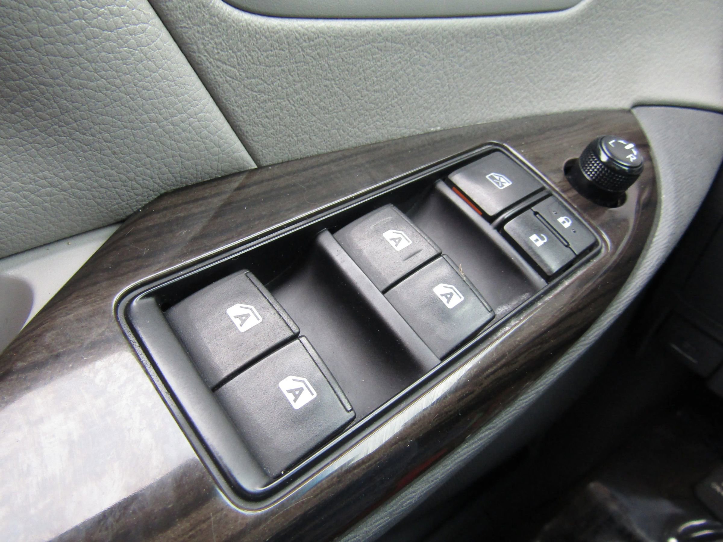 Used 2015 Toyota Sienna XLE w/ XLE Navigation Package image 34