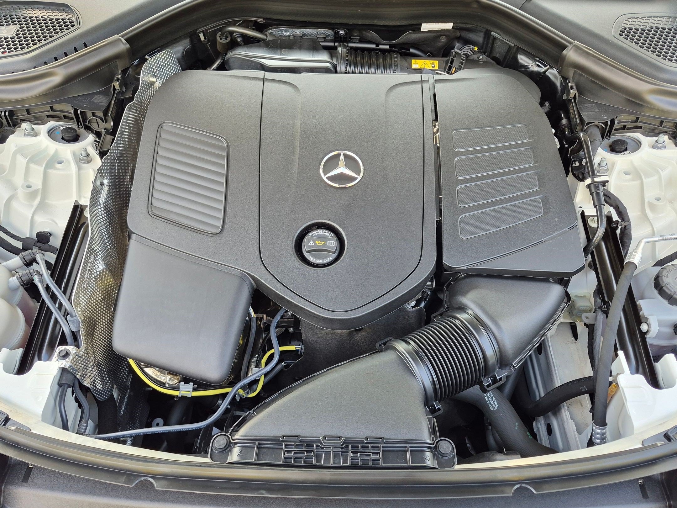 Used 2025 Mercedes-Benz GLC 300 4MATIC image 32