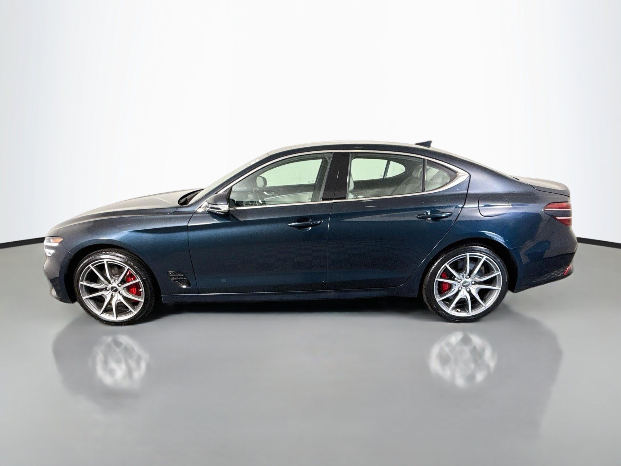 Used 2025 Genesis G70 2.5T AWD/4WD image 6