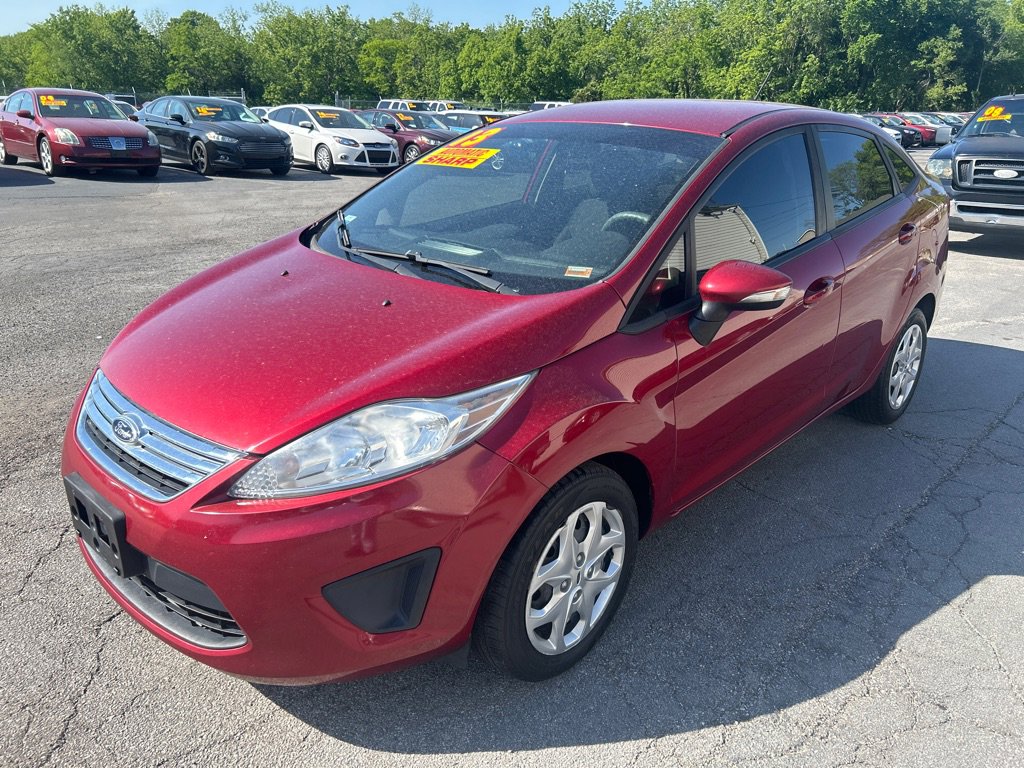 Used 2013 Ford Fiesta SE FWD image 2