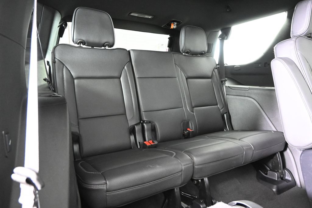 Used 2025 GMC Yukon Denali w/ Sun & Power Step Package AWD/4WD image 16
