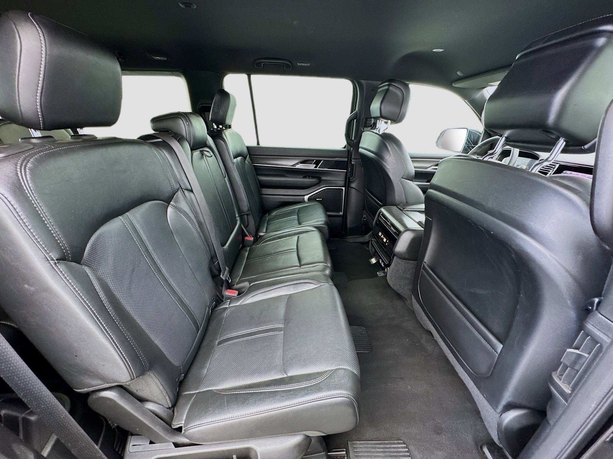 Used 2023 Jeep Wagoneer L Series II AWD/4WD image 20