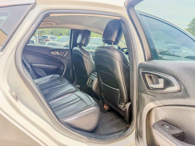 Used 2017 Chrysler 200 Limited Platinum w/ Comfort & Convenience Group image 12