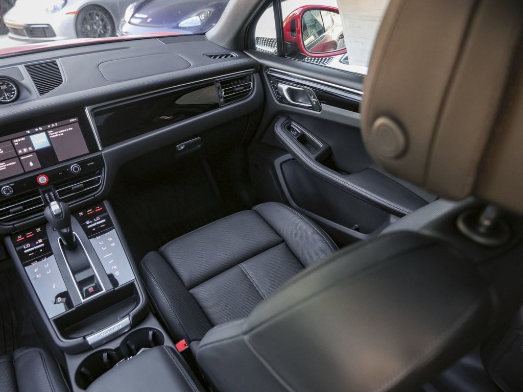 Certified 2026 Porsche Macan Turbo AWD/4WD image 37