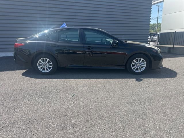 Used 2025 Toyota Camry LE FWD image 4