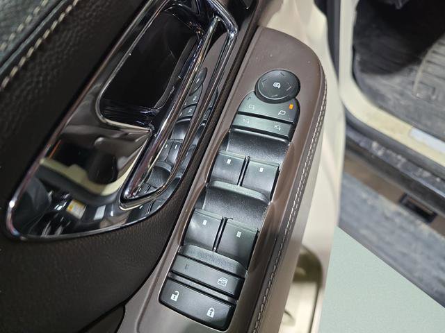 Used 2014 Cadillac Escalade ESV Platinum AWD/4WD image 9