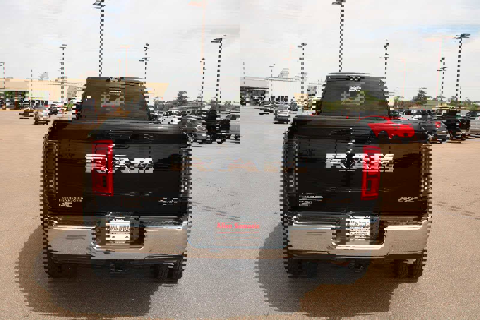 New 2025 RAM 3500 Laramie w/ Towing Technology Group image 8