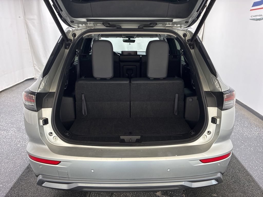 Used 2025 Mitsubishi Outlander AWD image 8