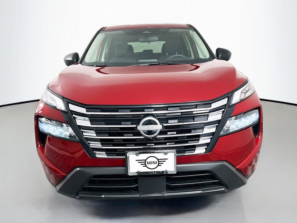 Used 2025 Nissan Rogue S image 2