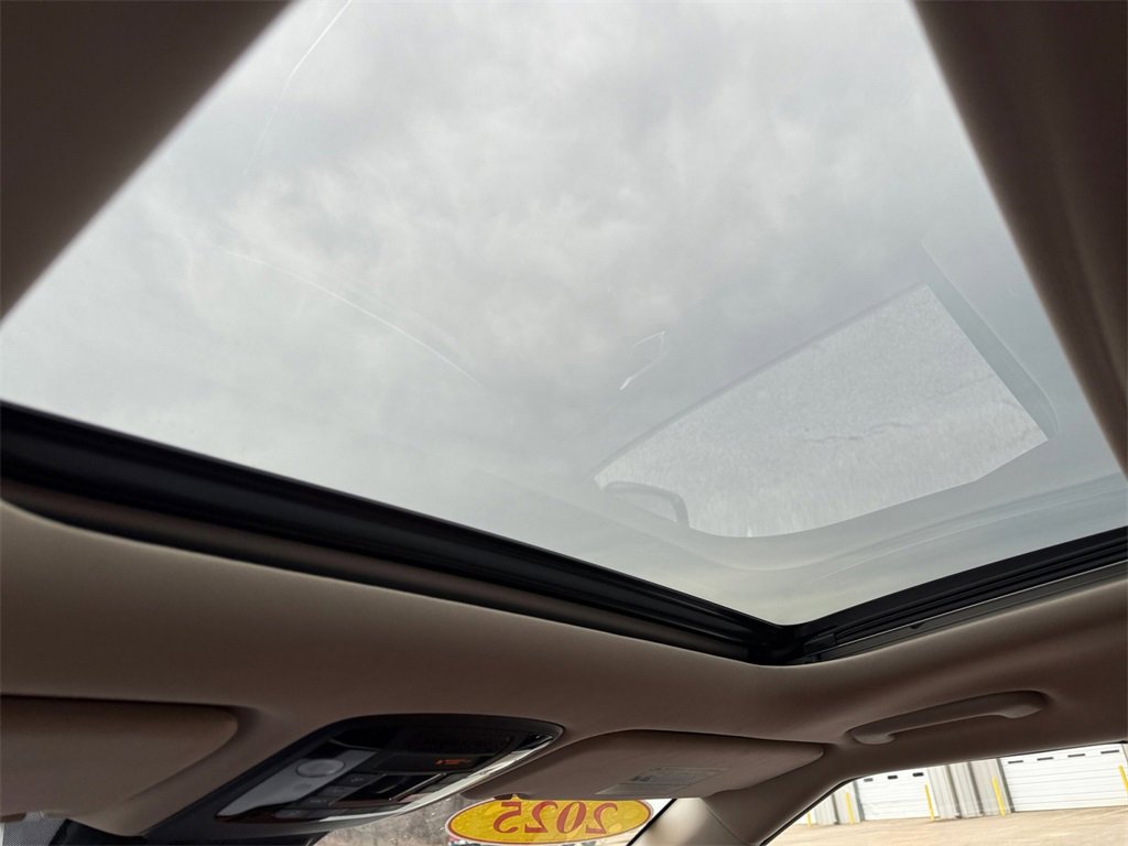 Used 2025 Kia Carnival SX w/ SX Dark Edition Package image 26