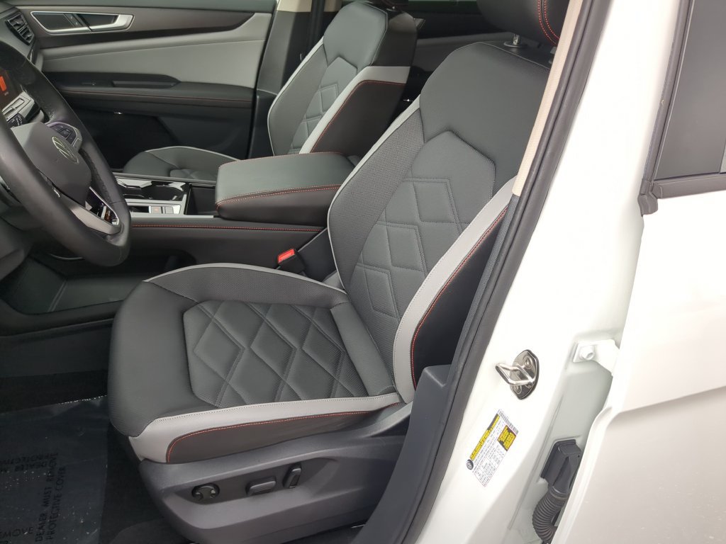 Certified 2025 Volkswagen Atlas Peak Edition SE AWD/4WD image 24
